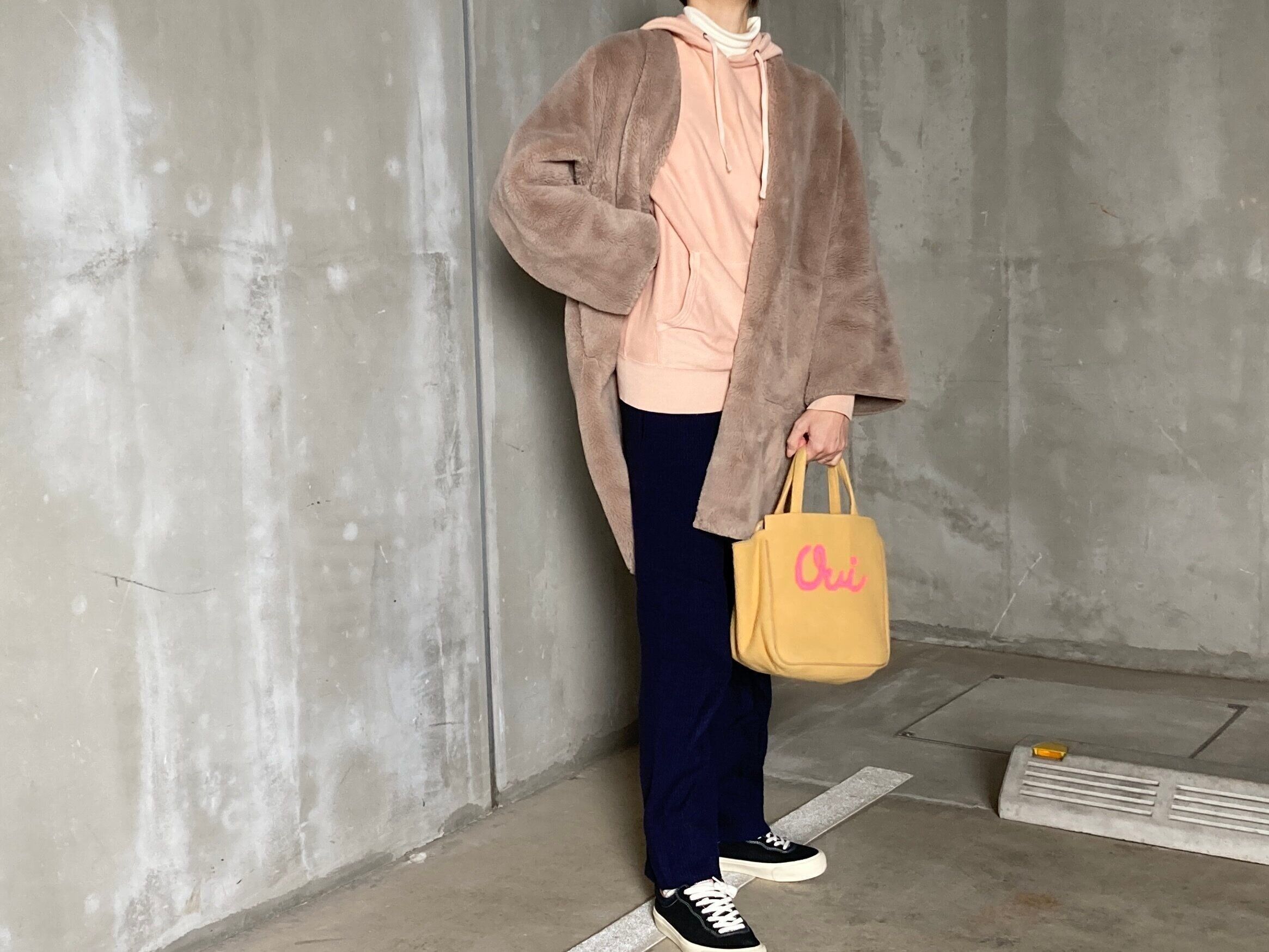 【スウェットパンツVSニットパンツ】リラックスしたい日の究極のご近所着はどちらがいい？