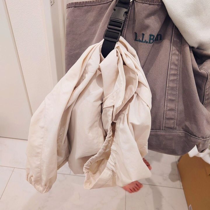 【セリア】バッグに上着をかけられる最強便利グッズ