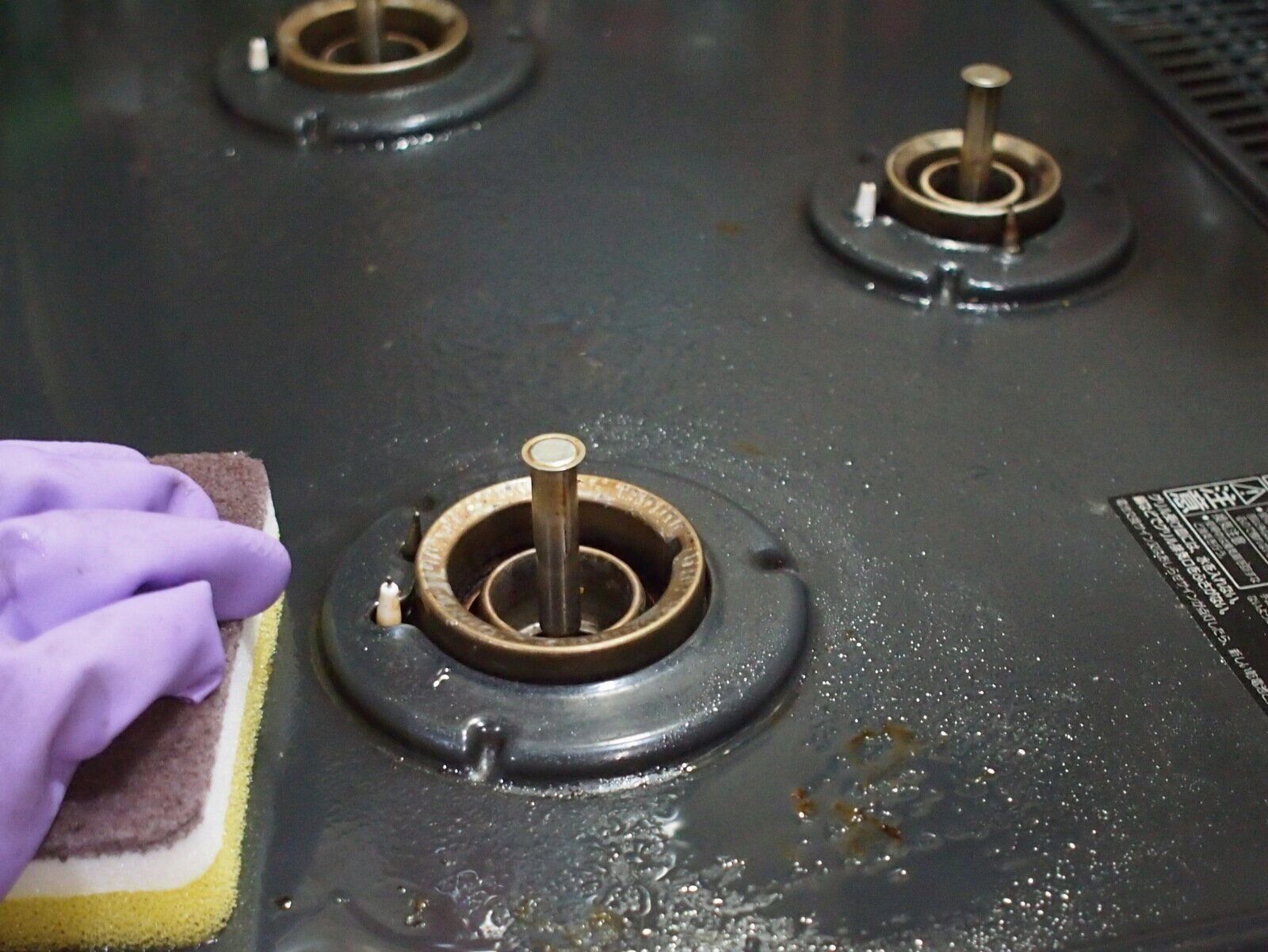 暖冬は大掃除に有利？2023年の大掃除、どこから始めて、どこで終わるかを掃除のプロに聞いた