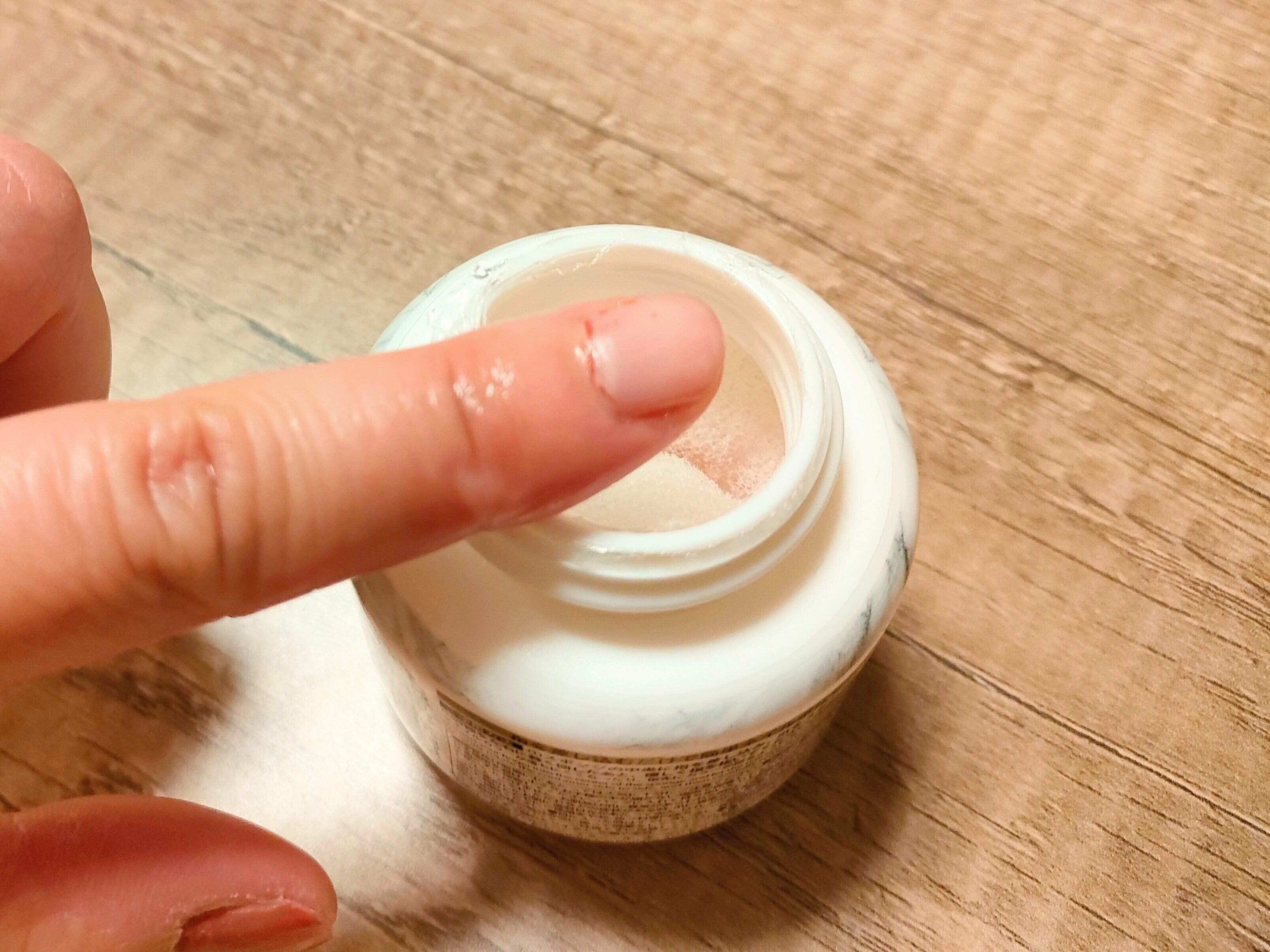 ネイルポリッシュリムーバーを使ったあとの取れたネイル