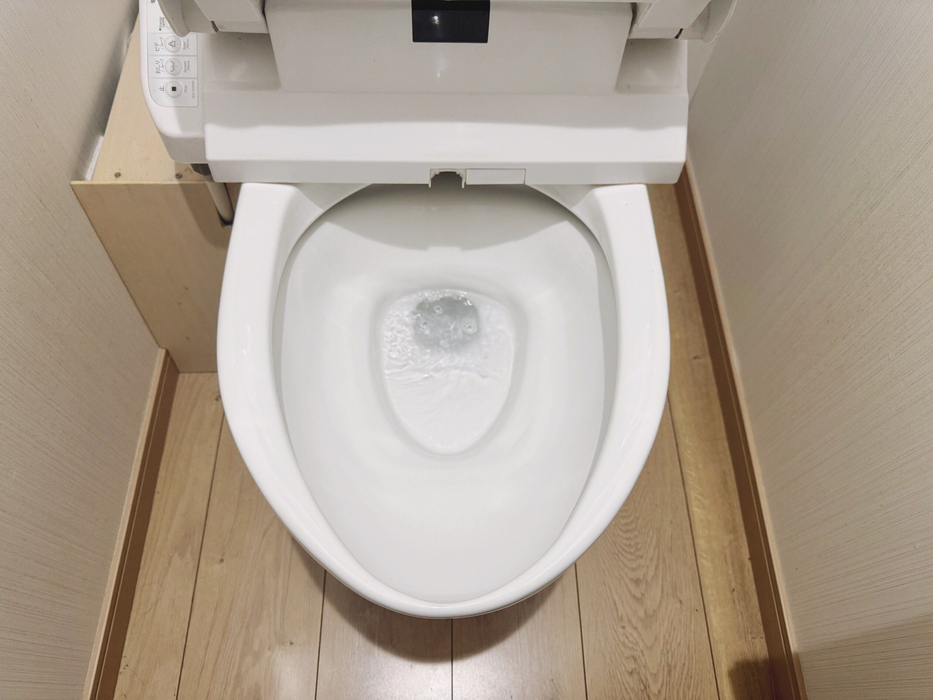 【使用方法】便器の水たまりに入れて30分放置するだけ