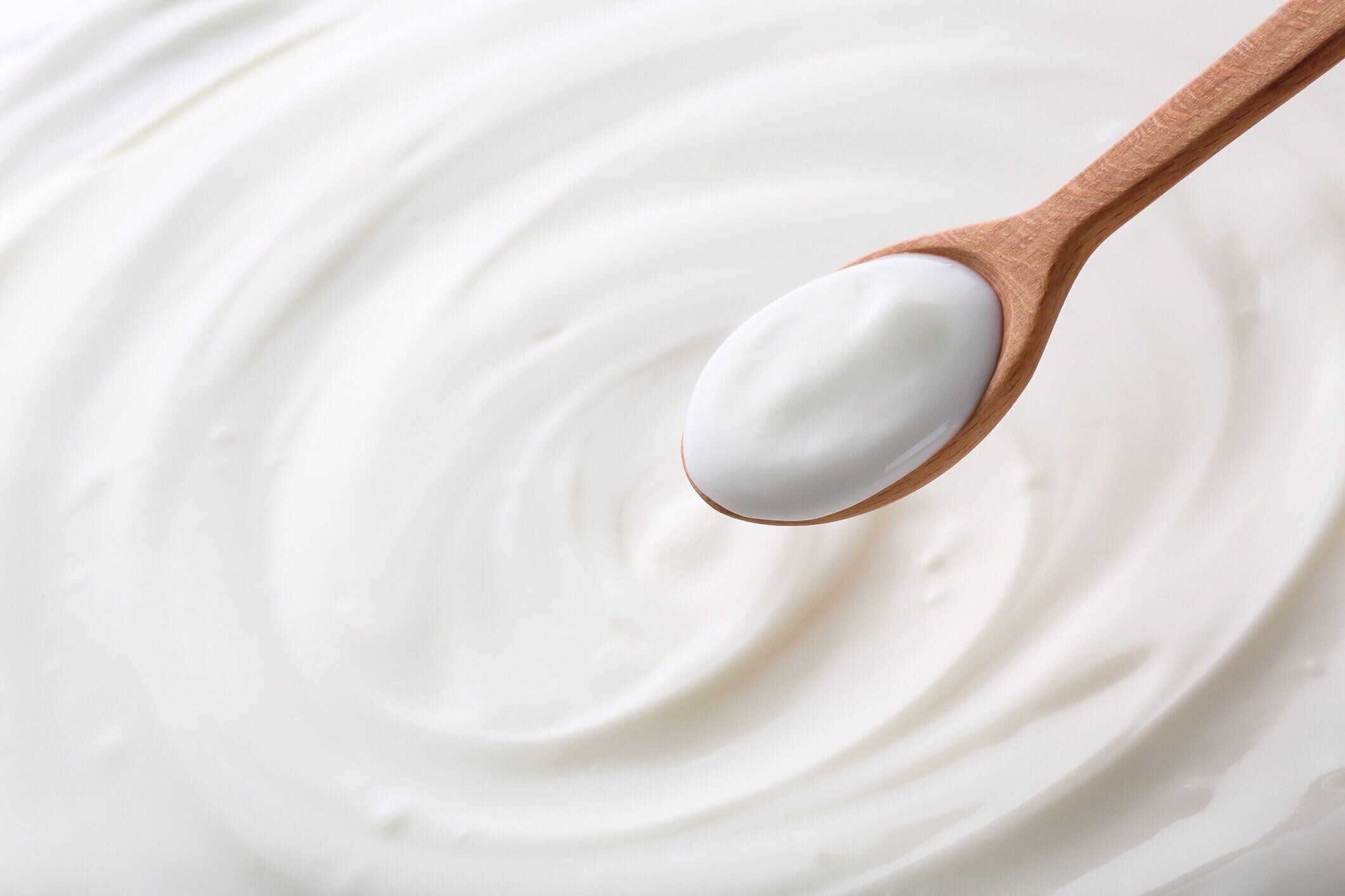 ヨーグルトとスプーン