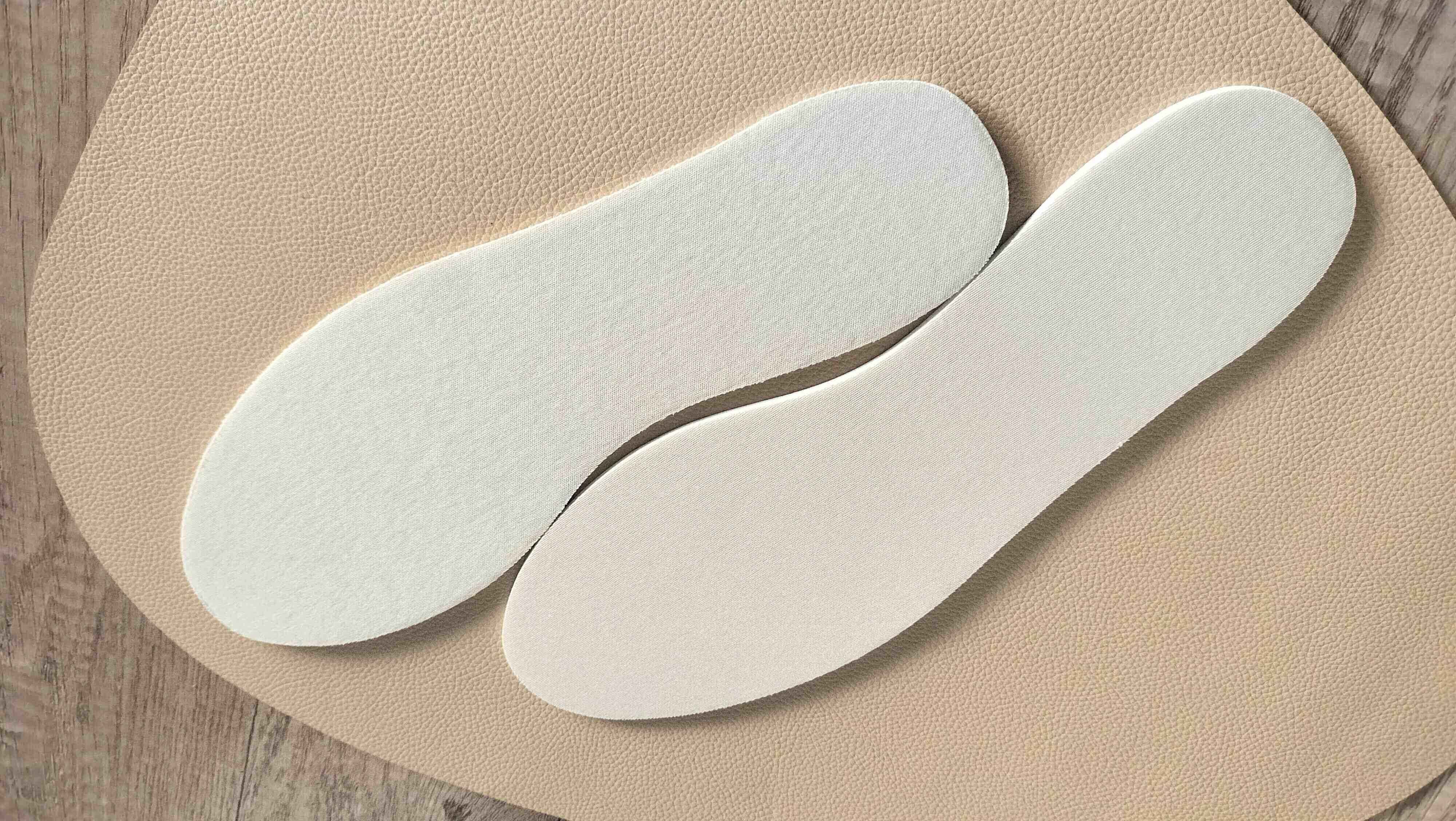 さらさらな表面のインソール