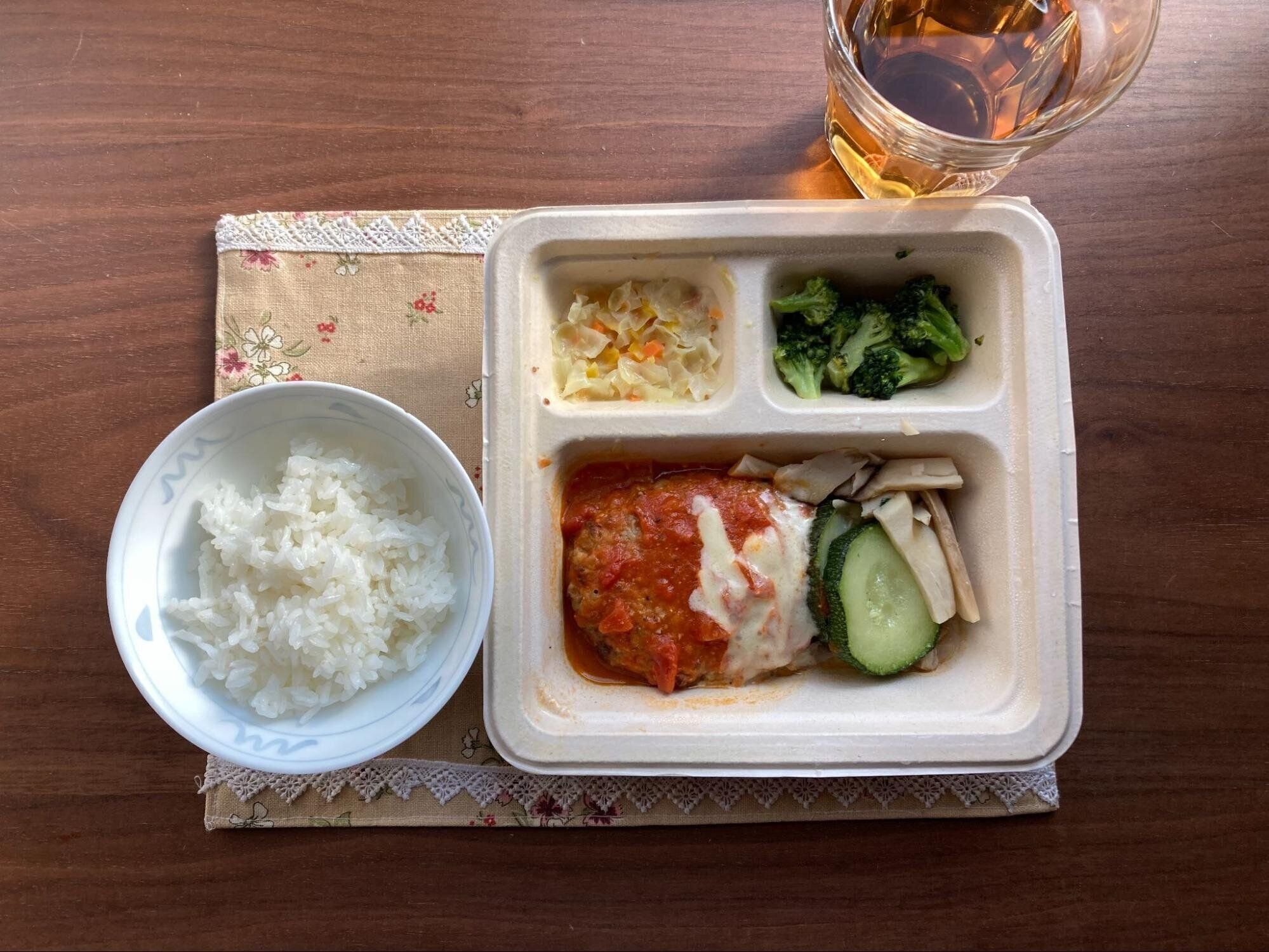 三ツ星ファーム　口コミ　濃厚トマトソースとチーズの贅沢ハンバーグ