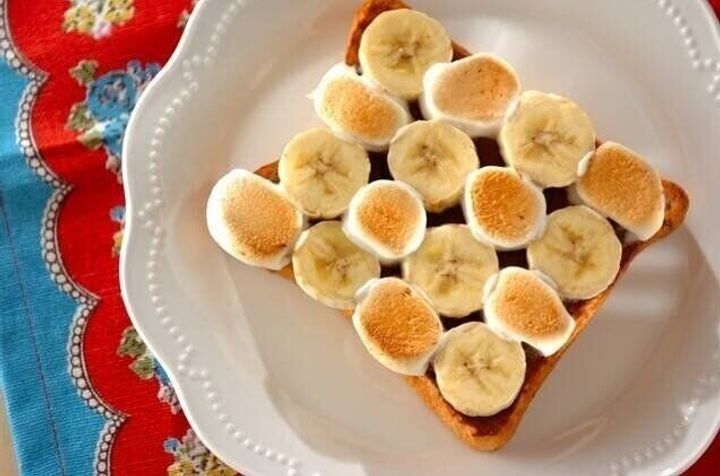 食パンを使ったチョコとバナナのマシュマロトースト