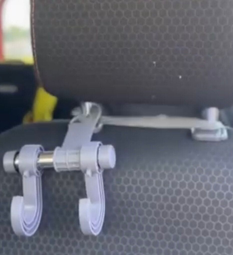車のなかのプチストレスを解消！「車のシートフック」