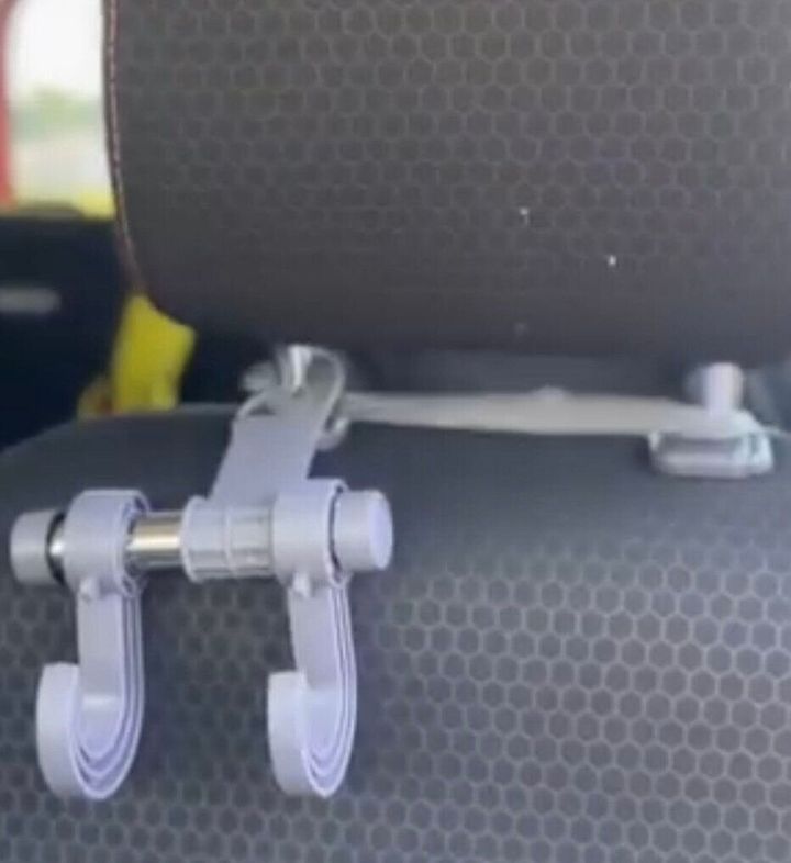 車のなかのプチストレスを解消!「車のシートフック」