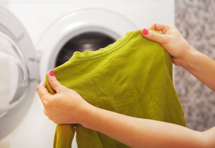 表向きと裏返し どっちで干すのが正解 Tシャツを洗濯するときのng事項 サンキュ 表向きと裏返し どっちで干すのが正解 Tシャツを洗濯するときのng事項 サンキュ
