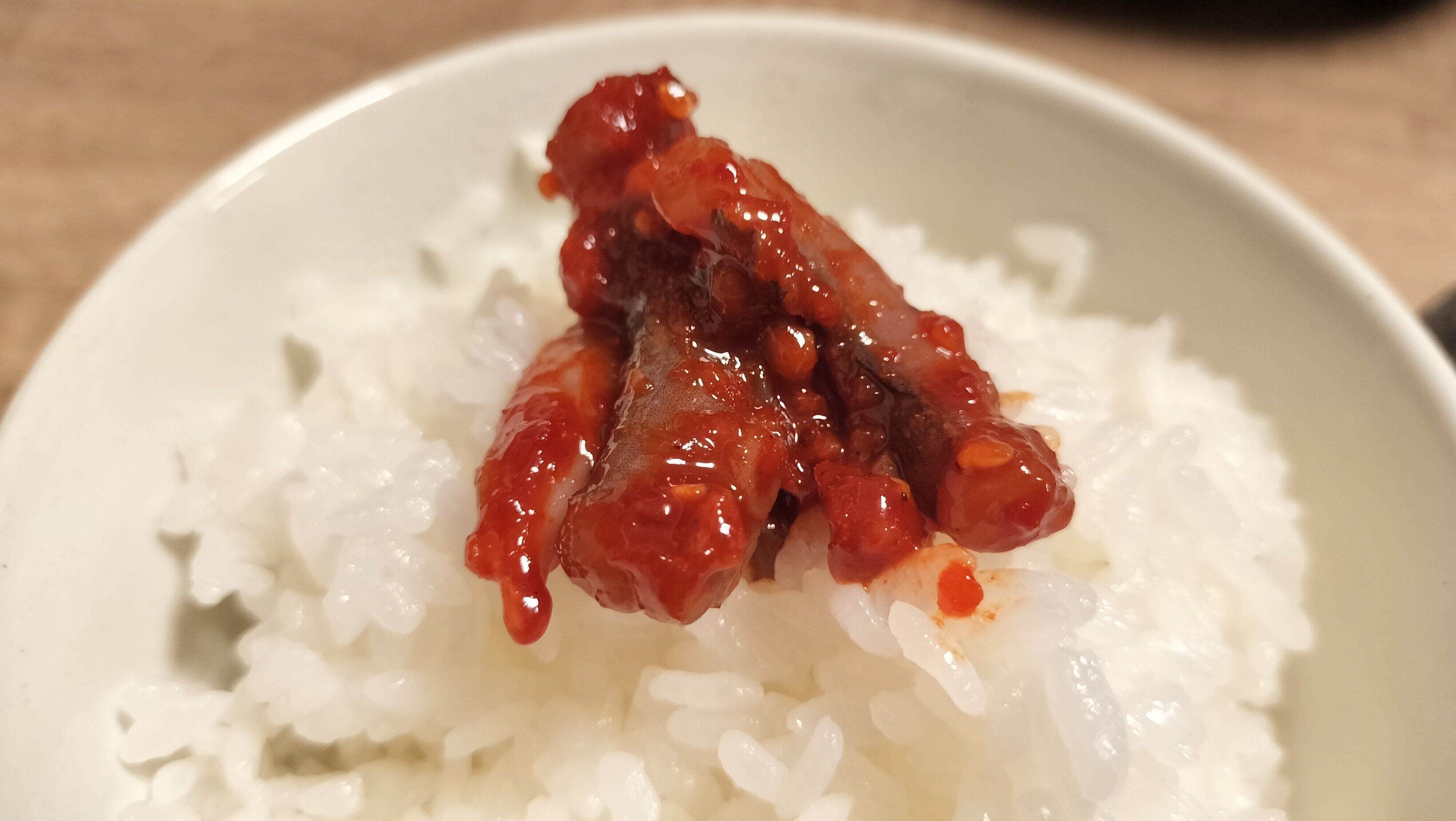 ごはんにのせたタコチャンジャ