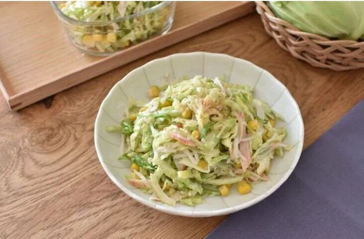 キャベツとカニカマのごまマヨ和え