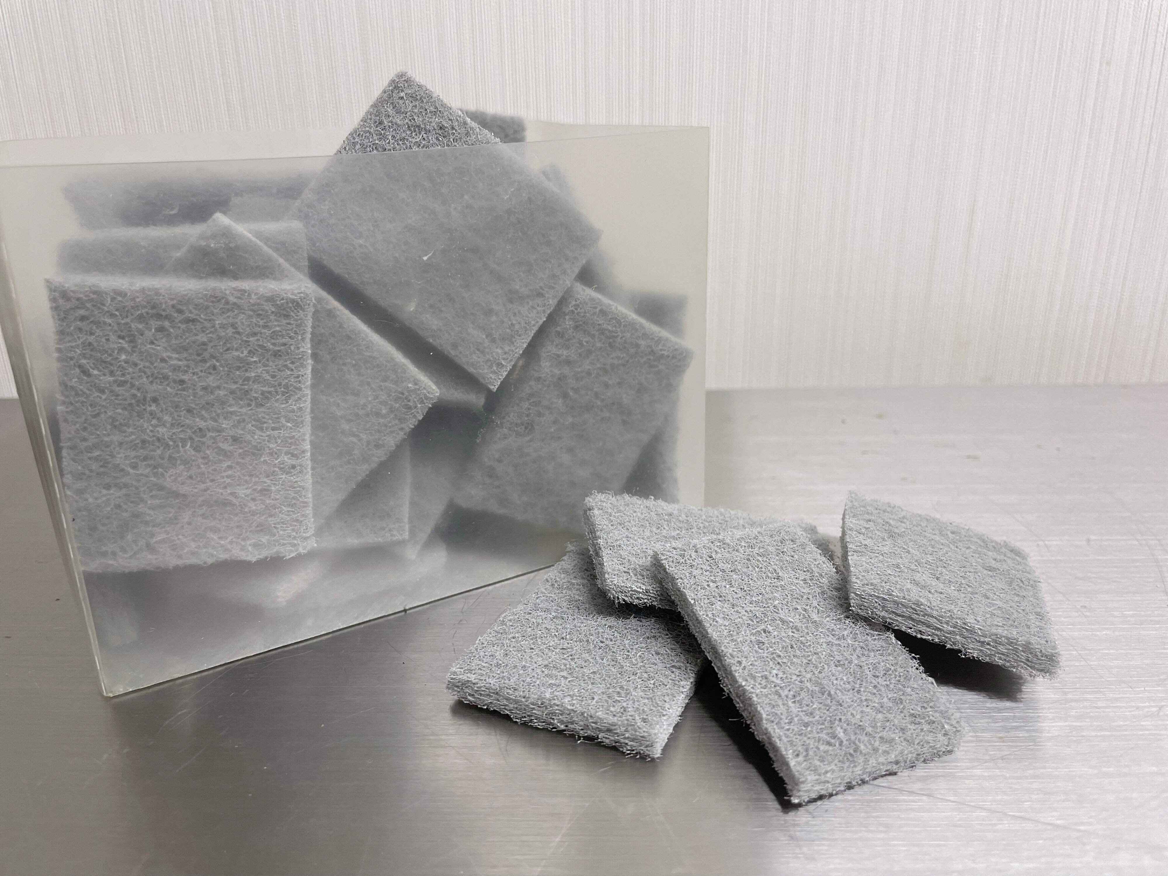 コゲを落とす研磨剤入り不織布