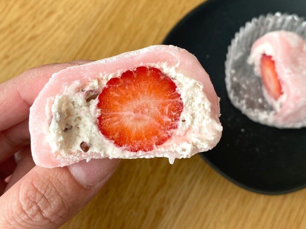 一粒苺のホイップクリーム大福