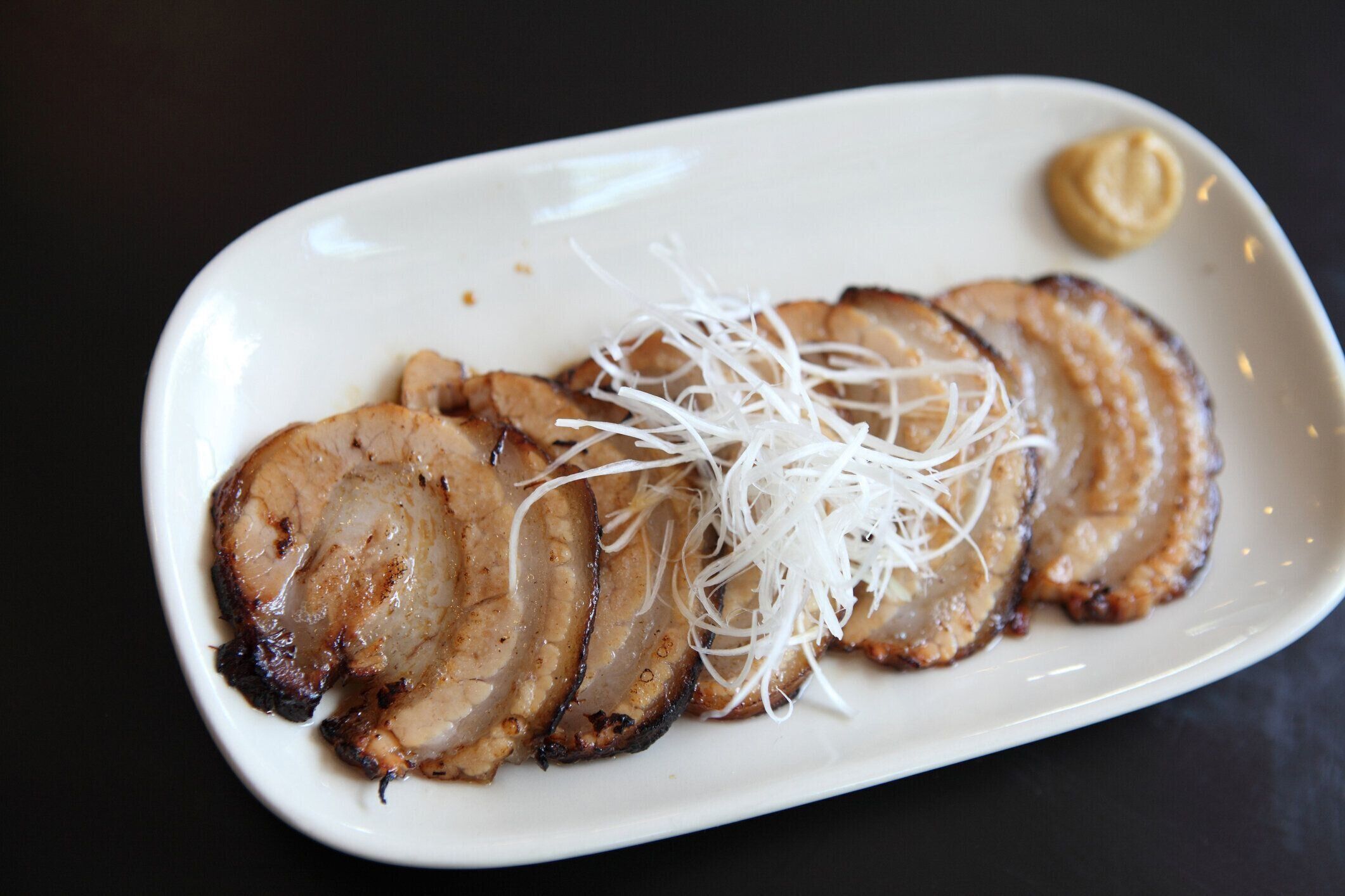 管理栄養士監修】賞味期限切れの「チャーシュー」は冷蔵保存でいつまで 