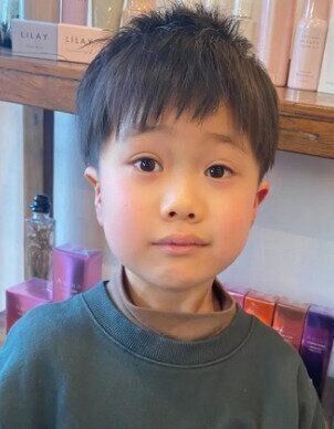 ワックスでカッコよく決める！オン眉ショート