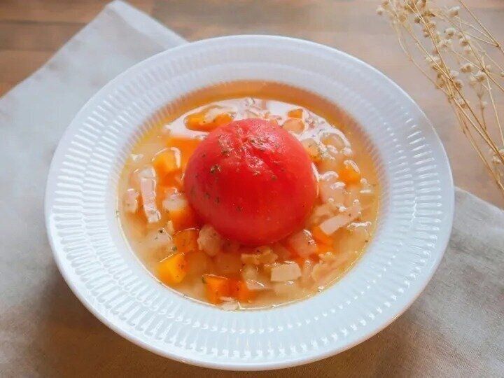 まるごとトマトのコンソメスープ