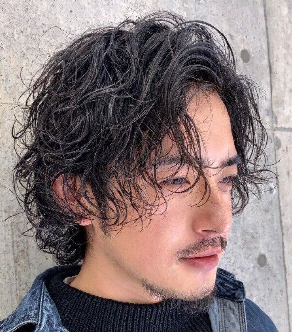モテる流行のメンズパーマヘアカタログ 。セットが簡単！くせ毛風ニュアンスパーマ