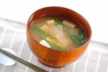 キヌサヤのみそ汁