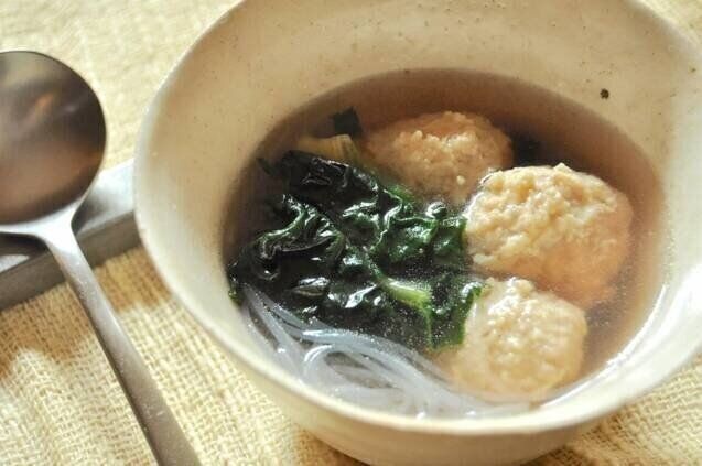 春雨入り鶏つみれとレタスのスープ