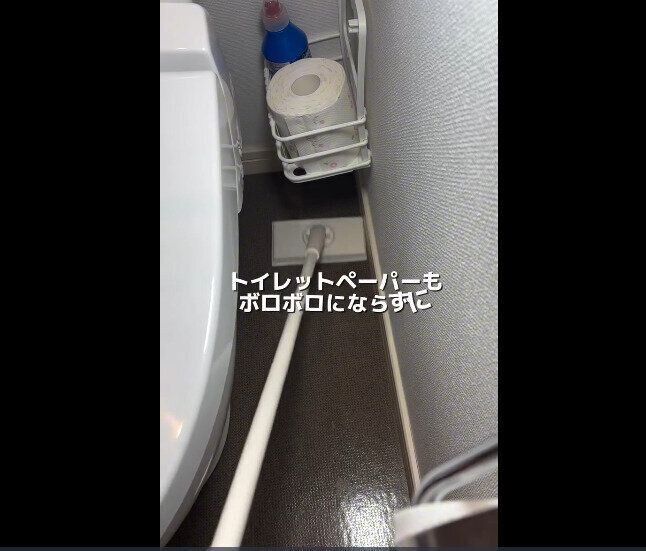 【3COINS】一瞬で装着！プッシュ式ミニヘッドフローリングワイパー