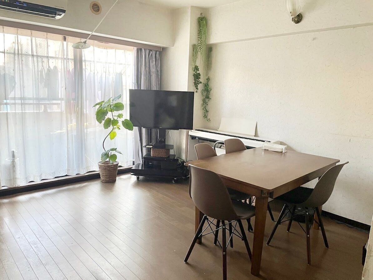 元家政婦が簡単解決！面倒な「床の掃除方法の正解」とは？