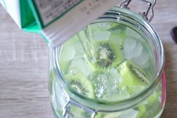 キウイ酒作り