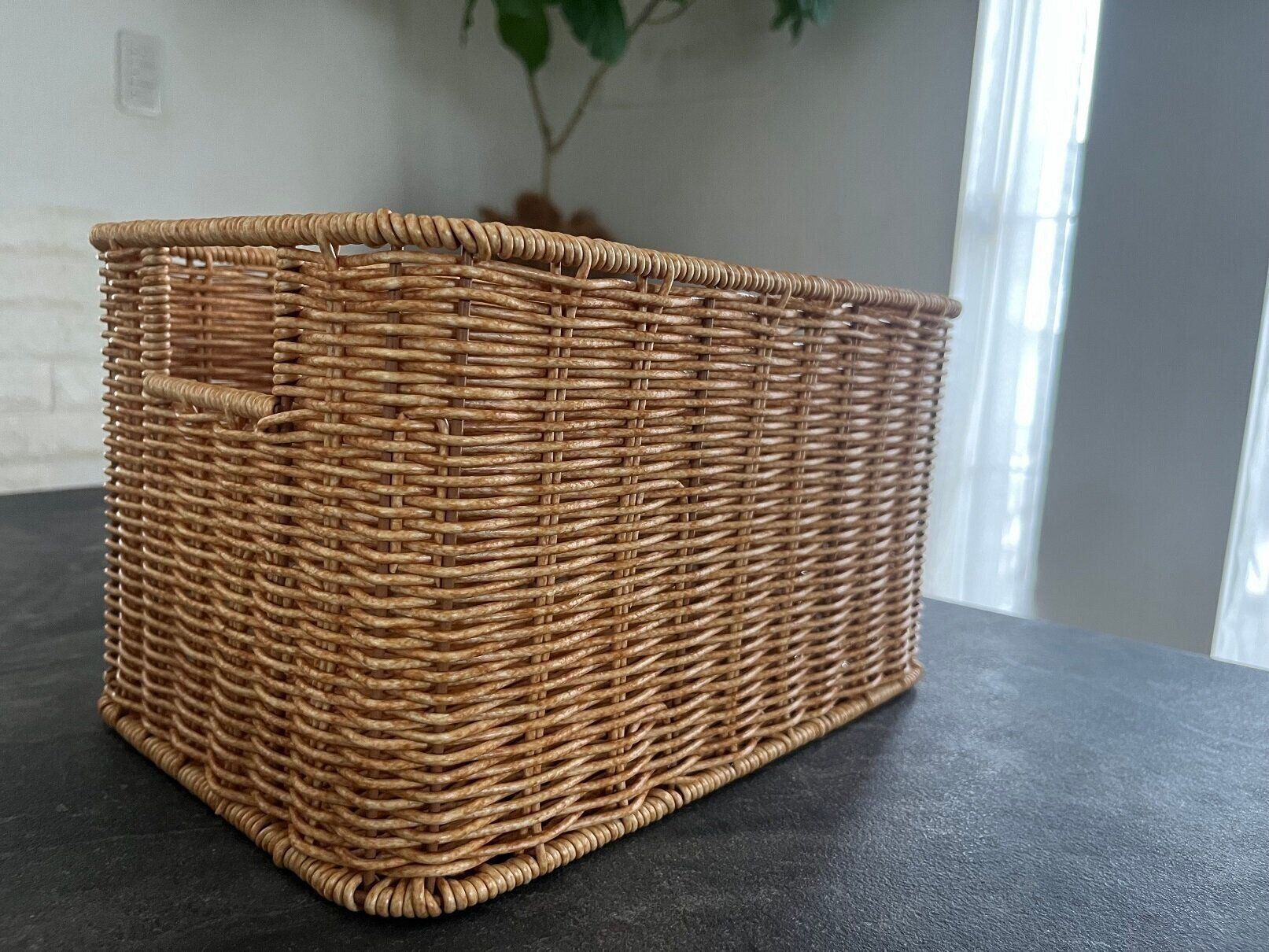 【3COINS】見た目はバスケットなのに水洗いOK!?使い勝手抜群の収納アイテムはプロも太鼓判