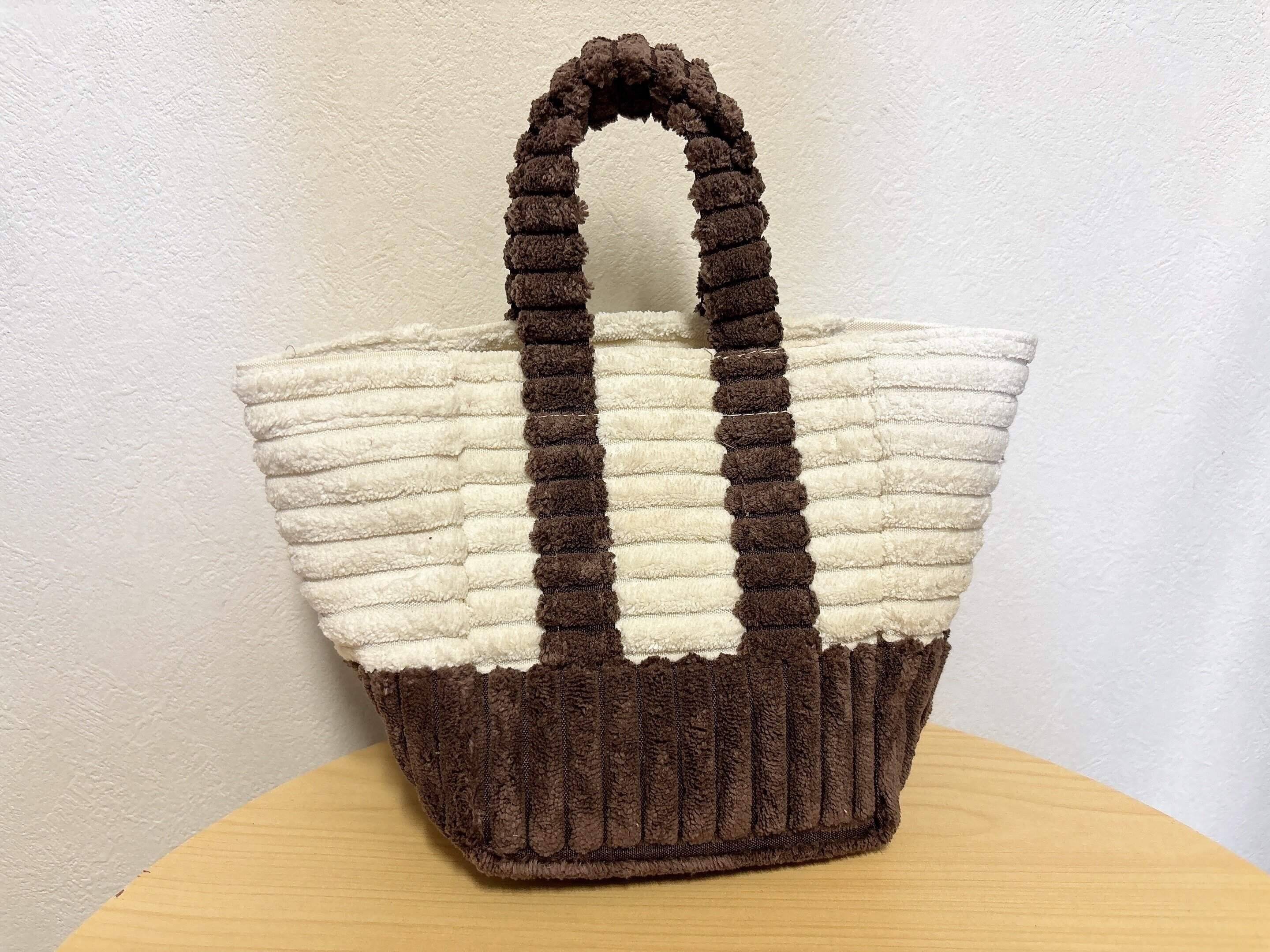 3COINSコーデュロイバッグ型収納