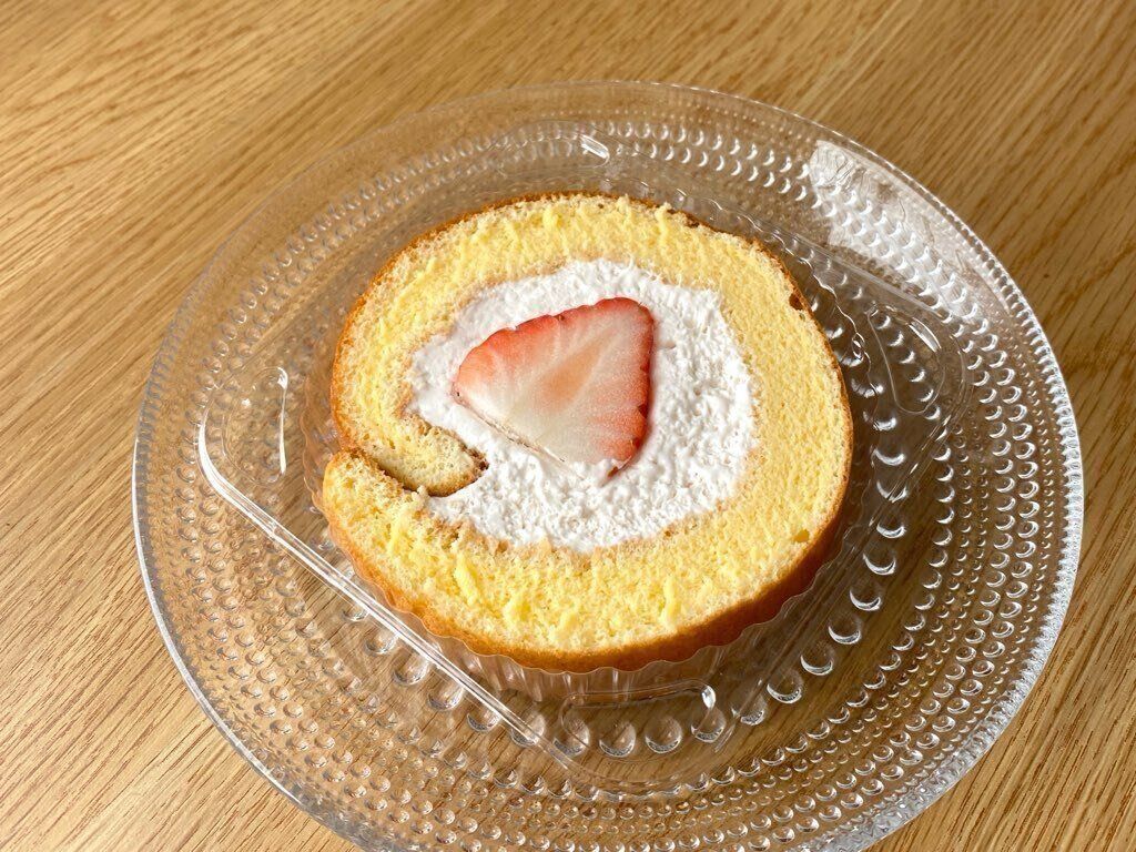 大きな苺のふんわりロール