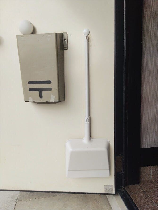 玄関扉の裏