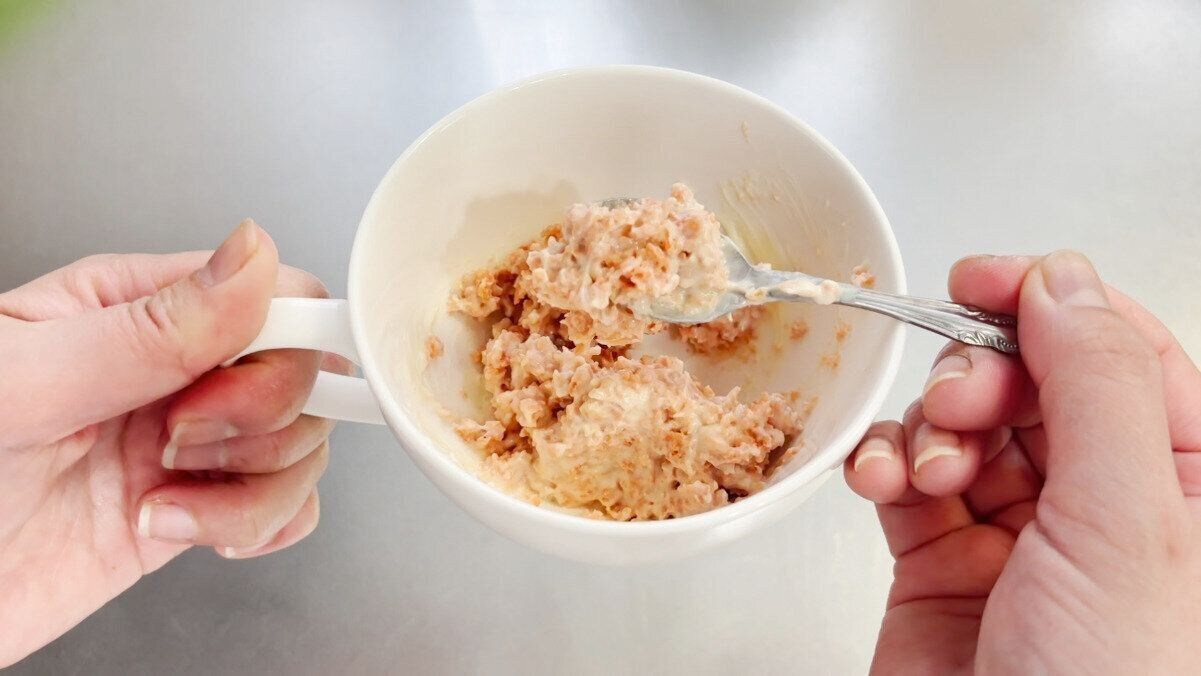 鮭ほぐしとマヨネーズを混ぜておく