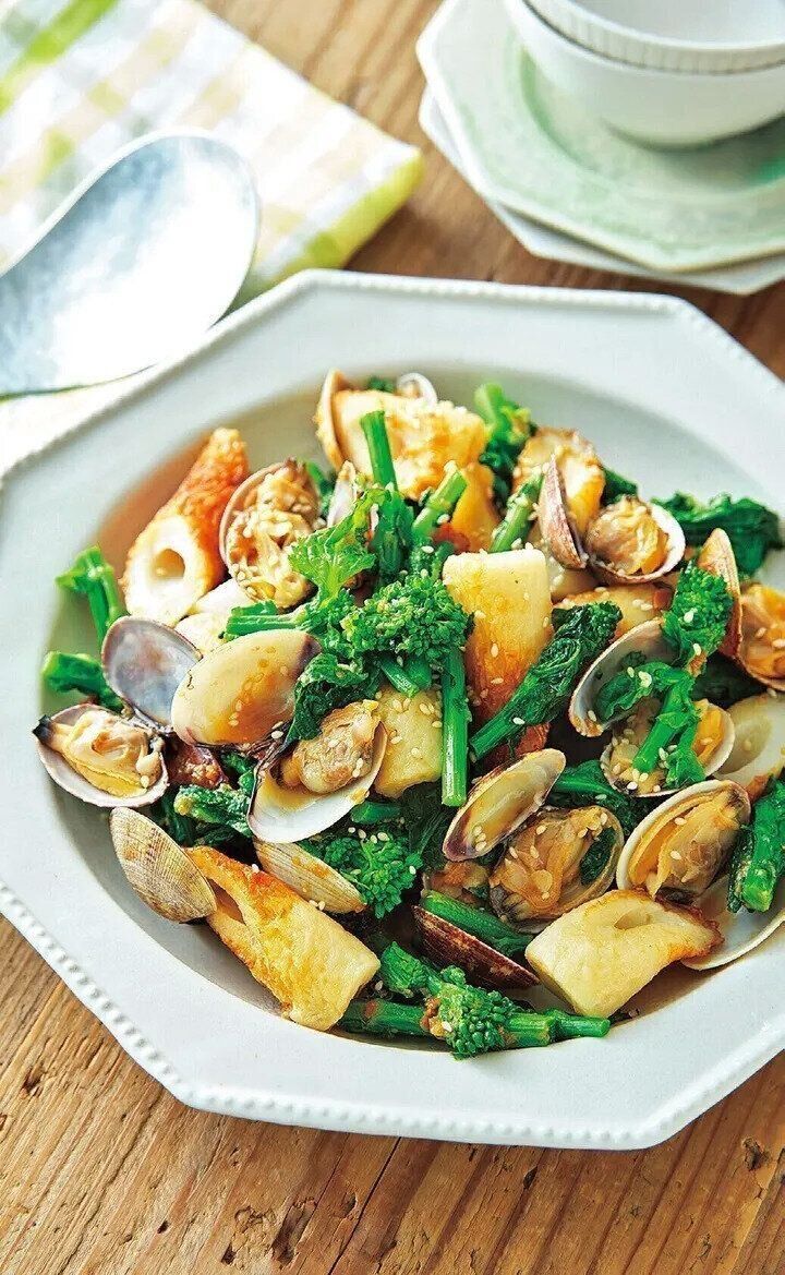 あさりとちくわと菜の花のみそ蒸し