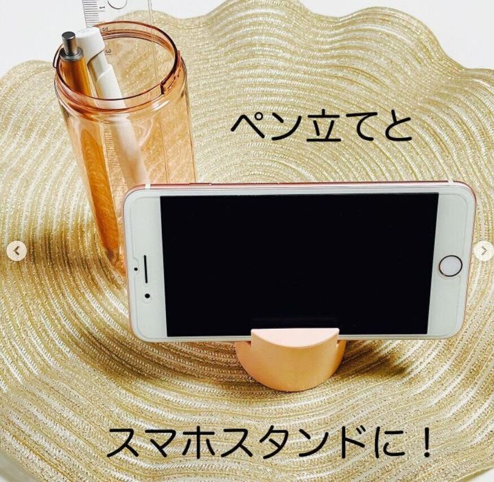 どれにしようか迷っちゃう 種類豊富な100均のおすすめスマホスタンドをご紹介 サンキュ どれにしようか迷っちゃう 種類豊富な100均のおすすめスマホスタンドをご紹介 サンキュ