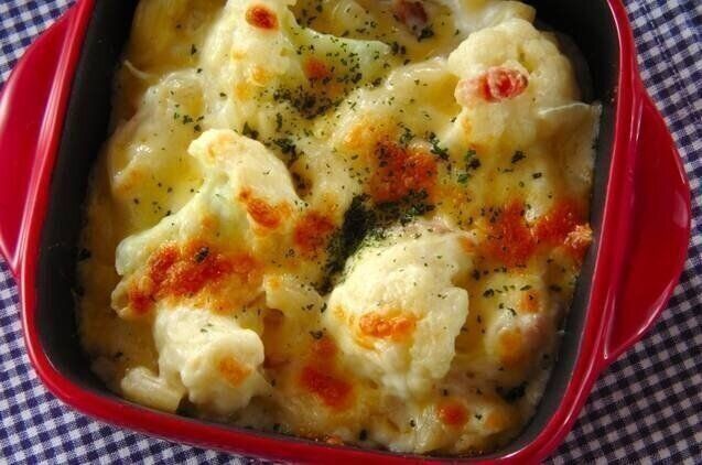 ベーコン入りカリフラワーとマカロニのグラタン