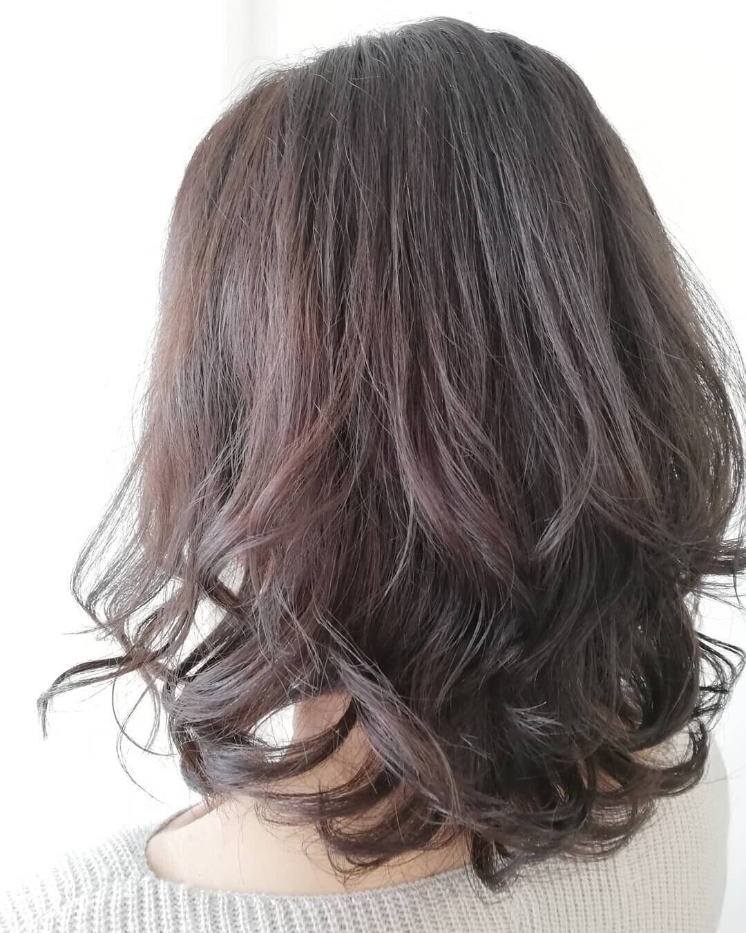 40代女性に人気のセミロング・ミディアムヘア！菱形シルエットでほっそりとした印象に