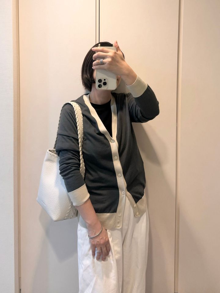 グレーカーディガン