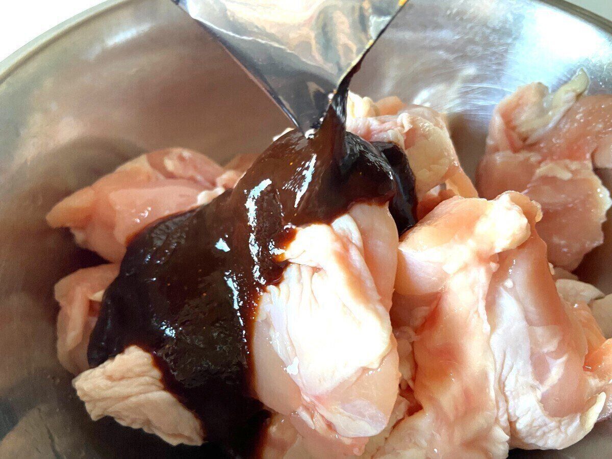 たれを揉みこむ