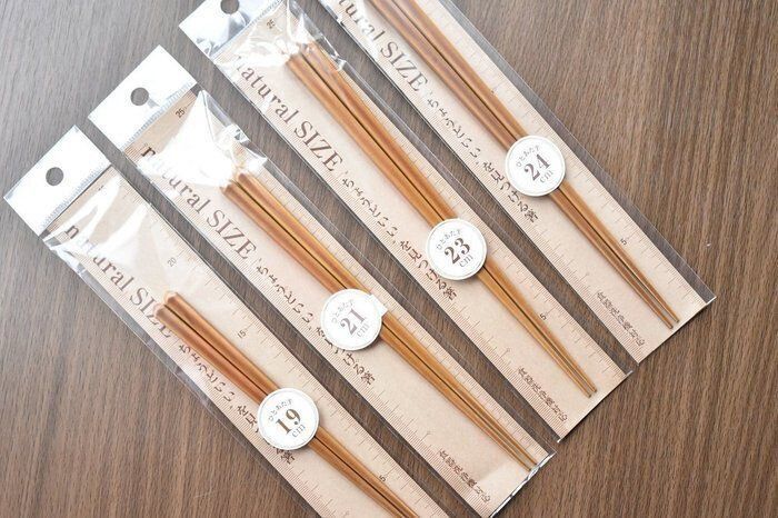 4サイズ（19cm、21cm、23cm、24cm）あるので、手のサイズに合わせて選ぶことができます。