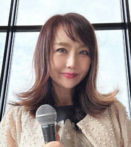 ツヤ髪で若々しく！外ハネミディアム