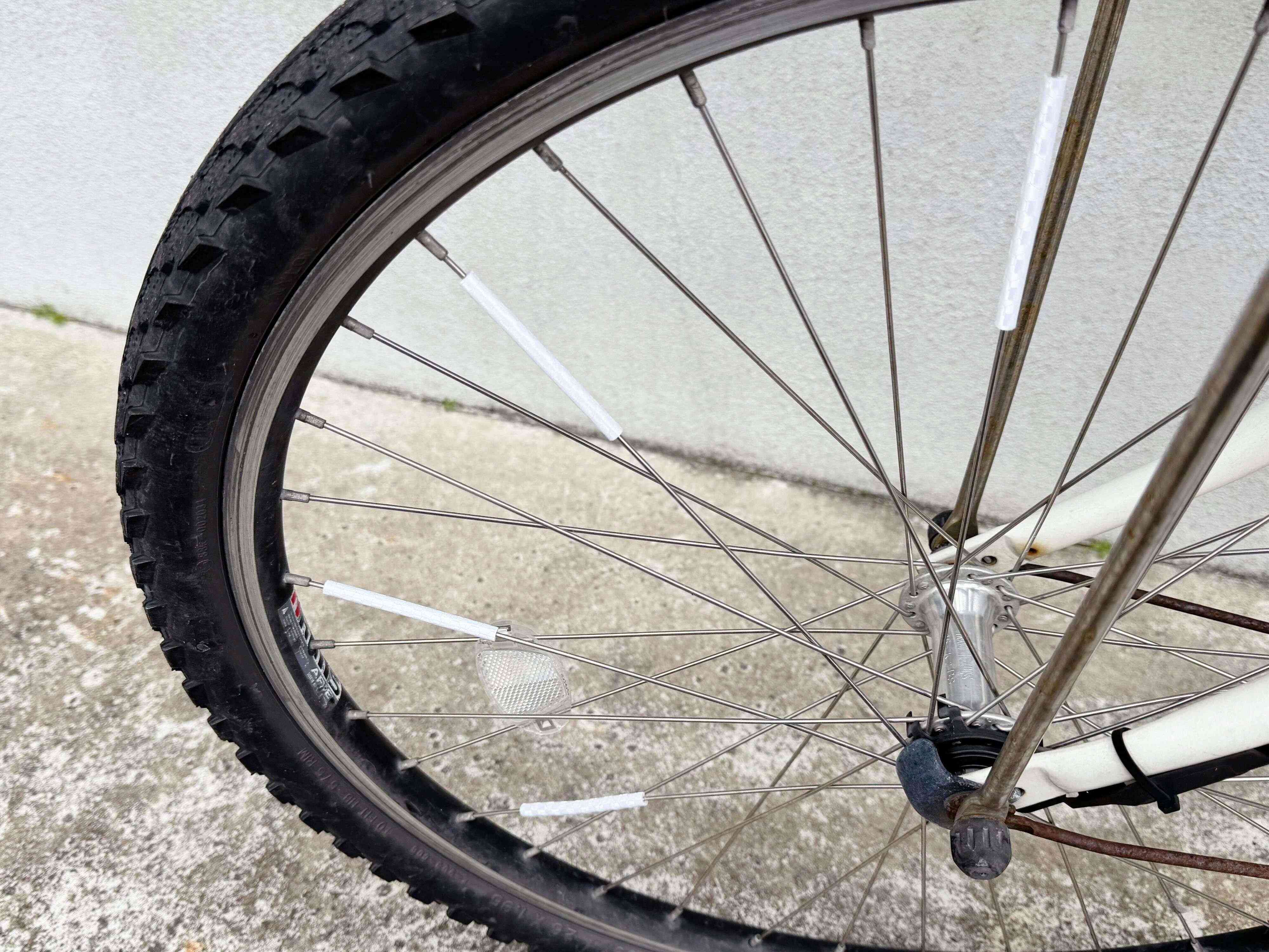 飛ぶように売れてる【セリア】「自転車生活を快適にしてくれる」超優秀人気グッズ3選