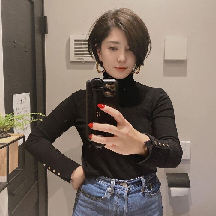 40代女性に似合うふんわりショートヘアスタイル!耳かけおしゃれショート