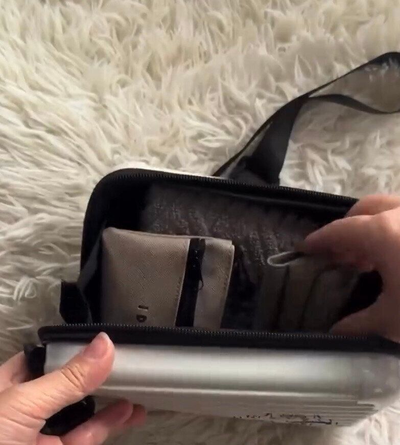 キャンプでの貴重品入れに！「コラボミニキャリーポーチ」