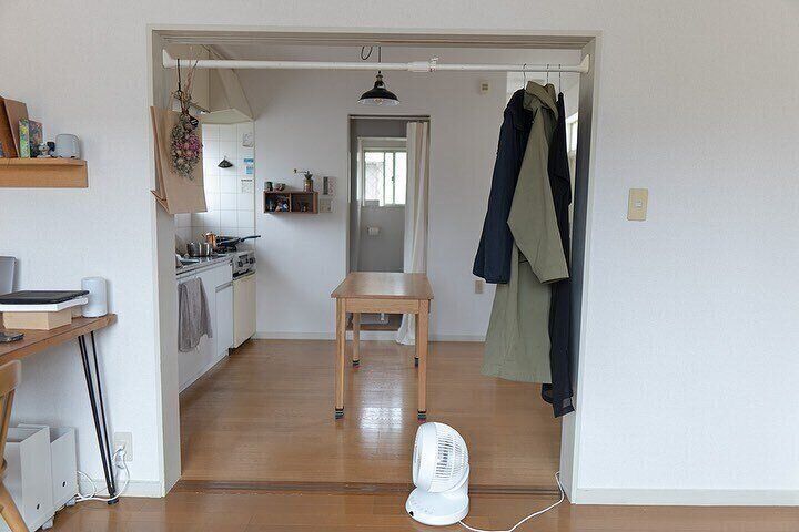 スペースを利用してアウター類の収納！