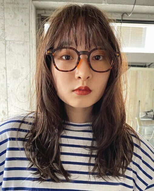 ラフな質感がトレンド！極ゆるウェーブセミロング