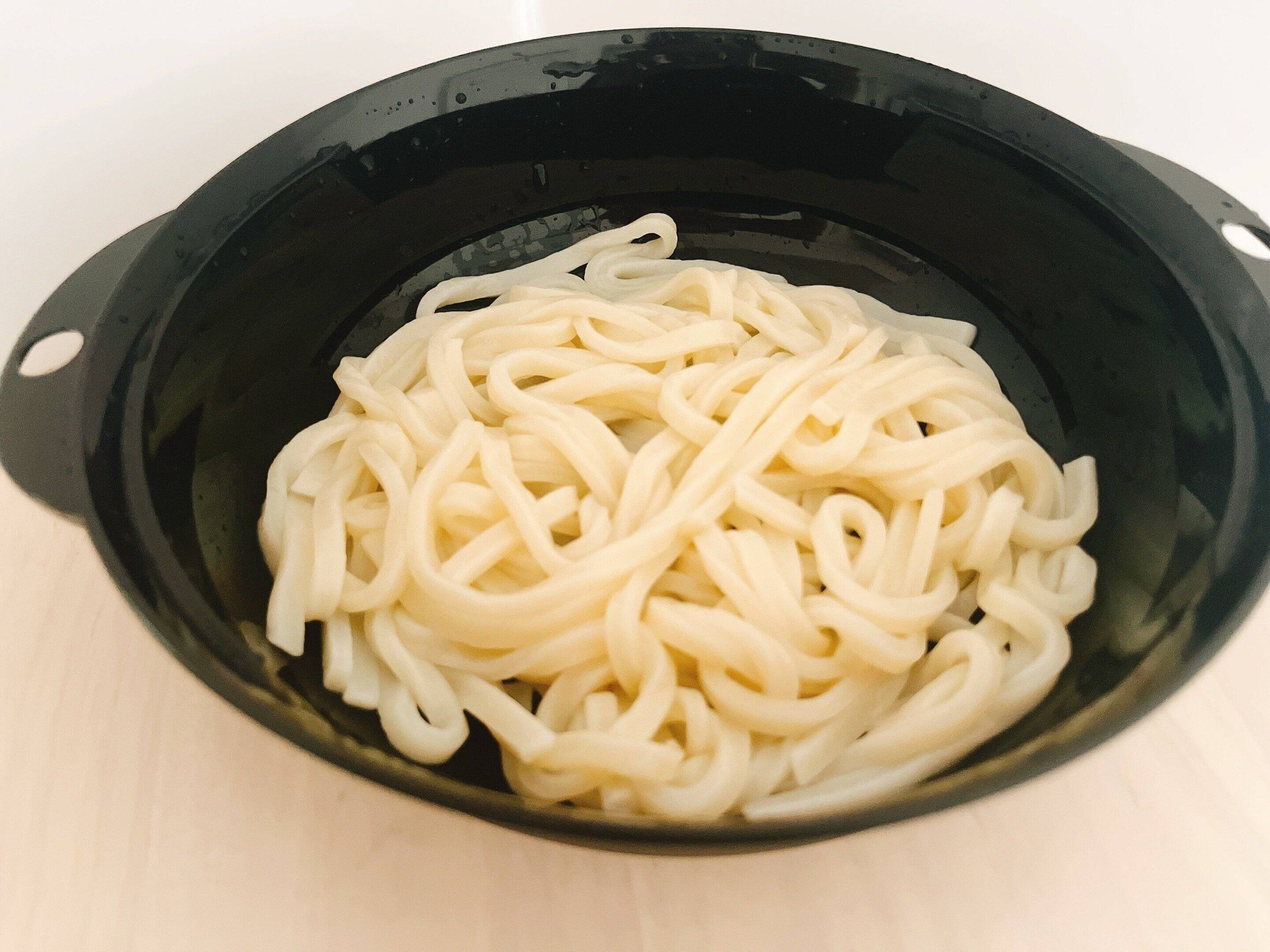 カチカチだった冷凍うどんがツヤツヤに！