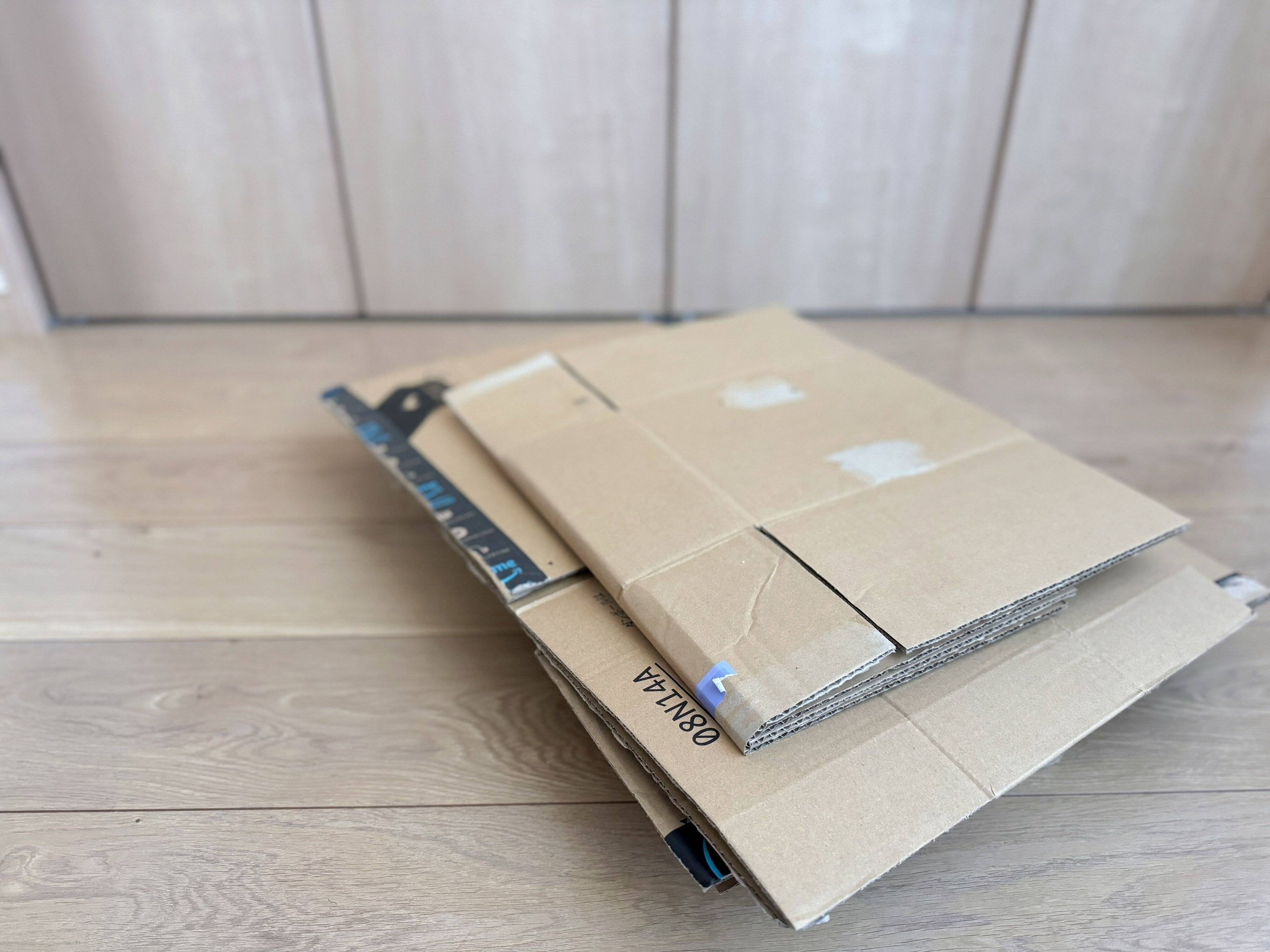 1．収納代わりにしている段ボール