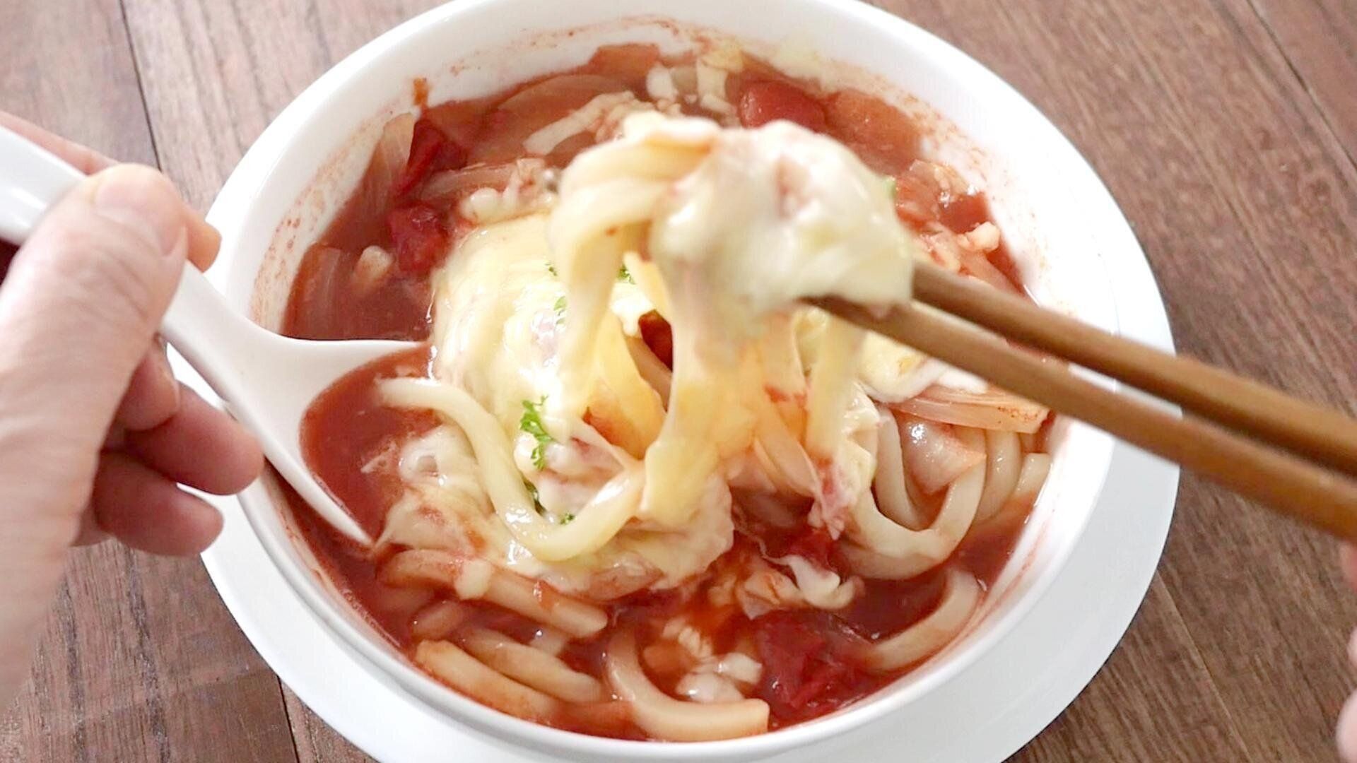 トマトチーズうどん