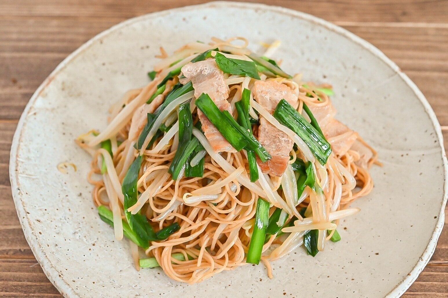 皿に盛られた焼きそば