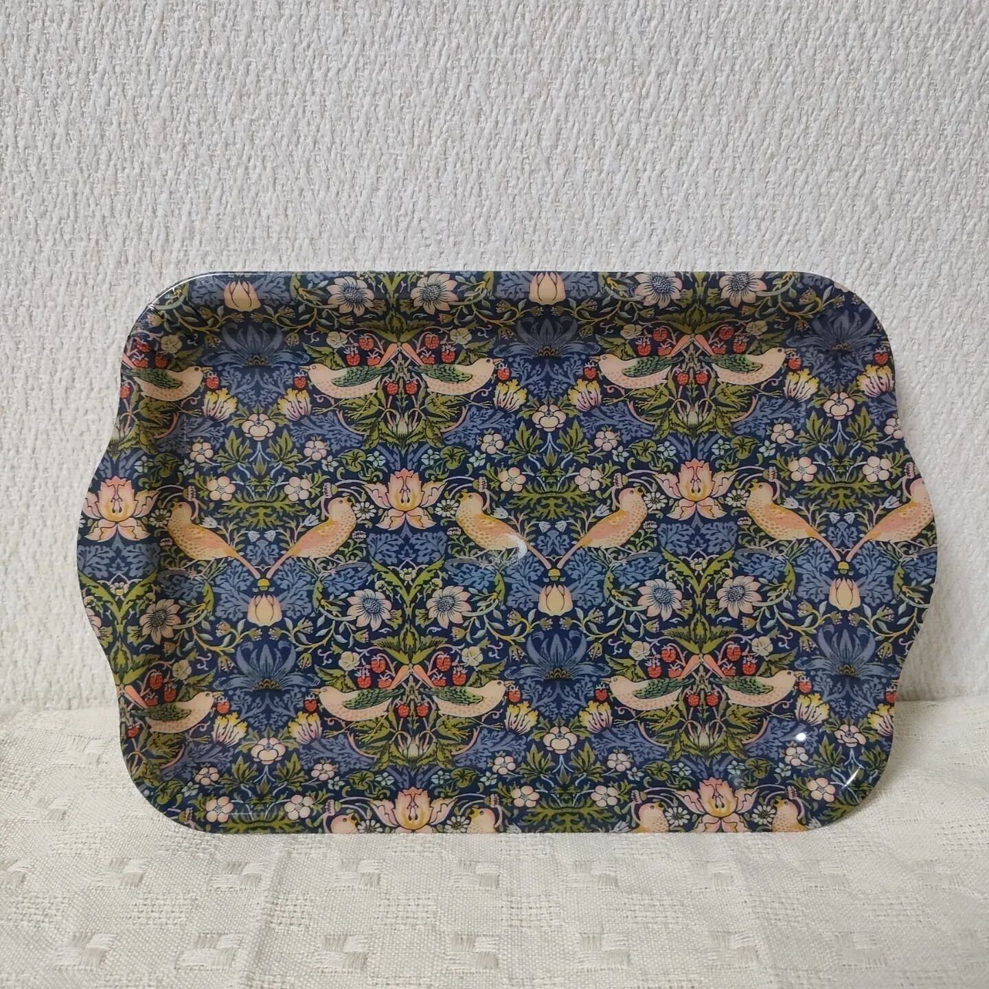 【セリア】ウィリアム・モリス柄のトレイはインテリアのアクセントにピッタリ