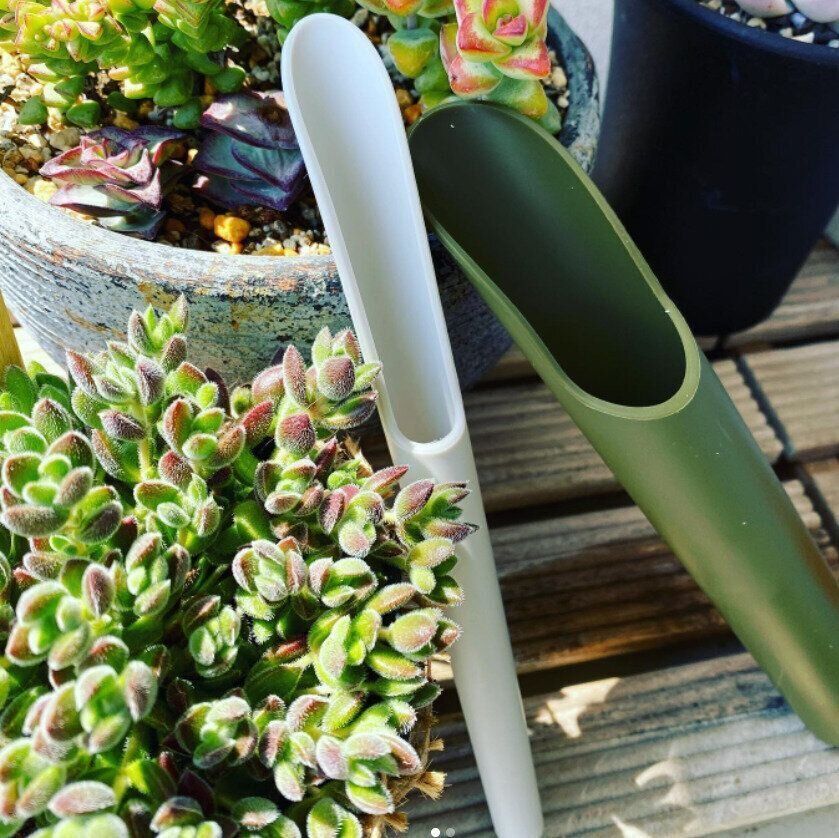 【セリア】植物の植え替えもスムーズに！爆売れしている「土入れスリム」