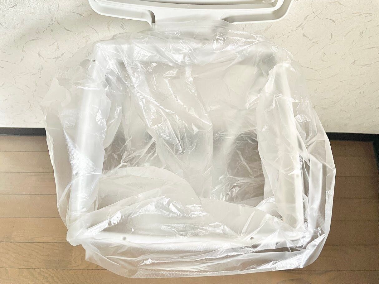 ゴミ袋を取り付けるだけでゴミ箱に